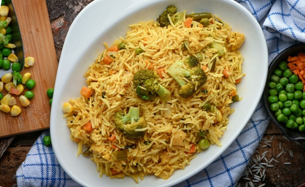 A colorful bowl of healthy vegetable pulao with mixed vegetables, fragrant rice, and garnished with fresh cilantro.