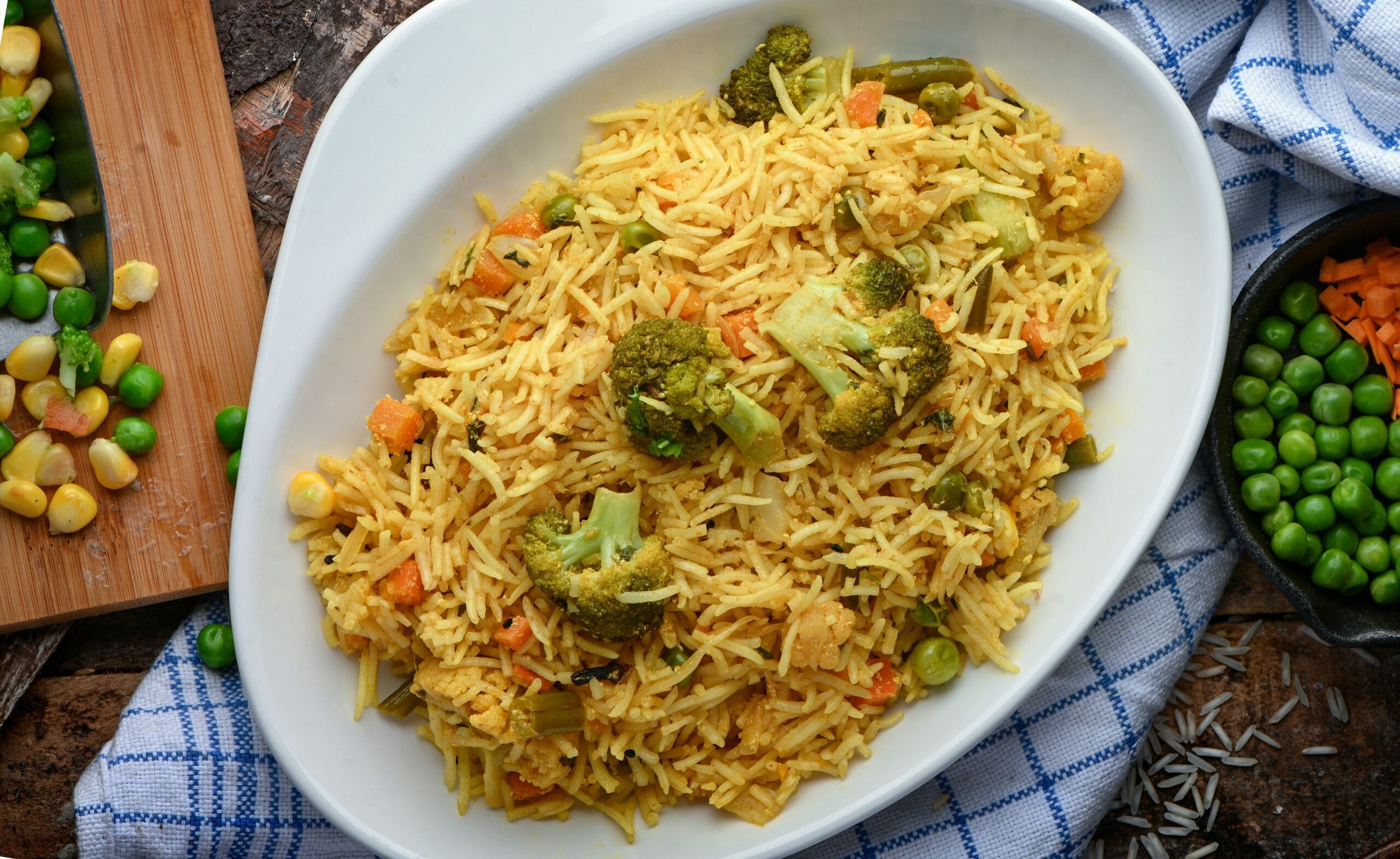 A colorful bowl of healthy vegetable pulao with mixed vegetables, fragrant rice, and garnished with fresh cilantro.