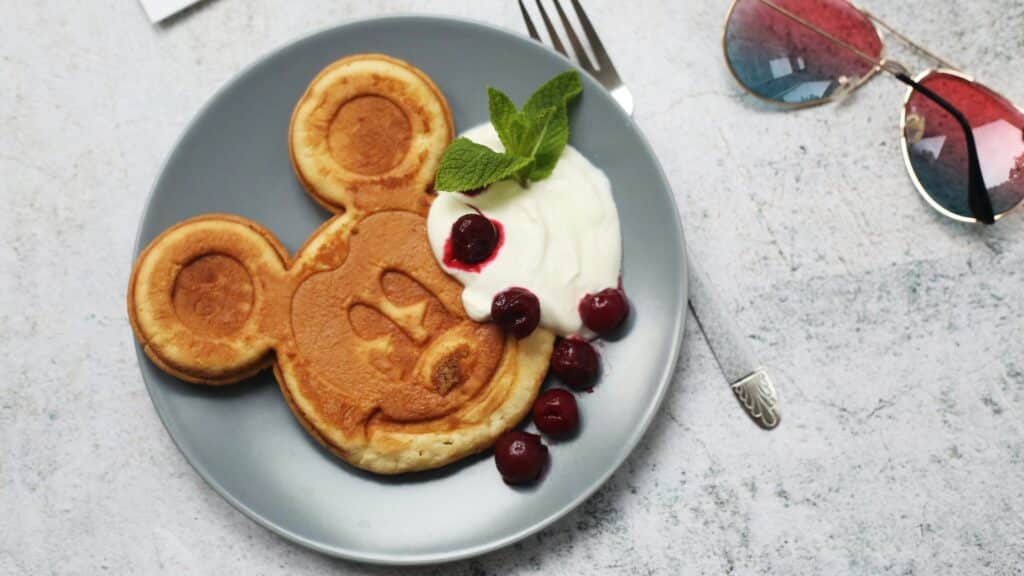 A nutritious breakfast spread for a toddler, featuring a variety of wholesome, colorful foods. In the foreground, a plate holds sliced bananas, strawberries, and bite-sized pieces of scrambled eggs. In the middle ground, a small bowl overflows with creamy oatmeal, topped with blueberries and a drizzle of honey. In the background, a glass of freshly squeezed orange juice casts a warm, golden glow over the scene. The lighting is soft and natural, creating a cozy, inviting atmosphere. The composition is balanced and visually appealing, showcasing the importance of a healthy, well-rounded breakfast for a toddler's physical and cognitive development. Breakfast Ideas for Toddlers